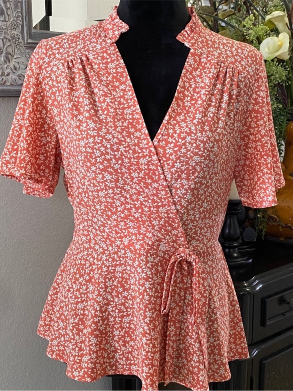 Monteau Los Angeles Floral Wrap Peplum Blouse Orange Coral Flutter Sleeve Sz LG